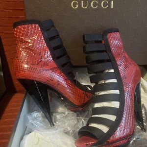 Gucci pumps